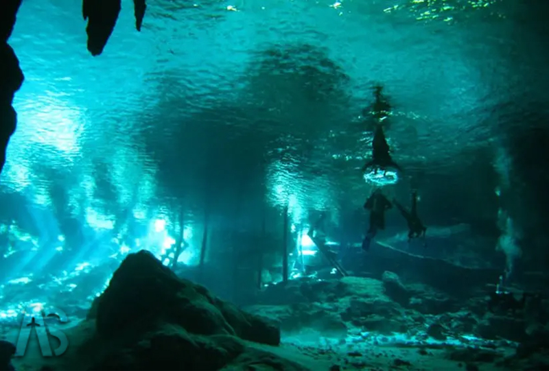 غار آبی دوس اوجوس در مکزیک