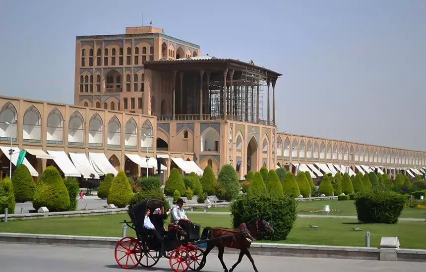 پلکان مارپیچ عالی قاپو