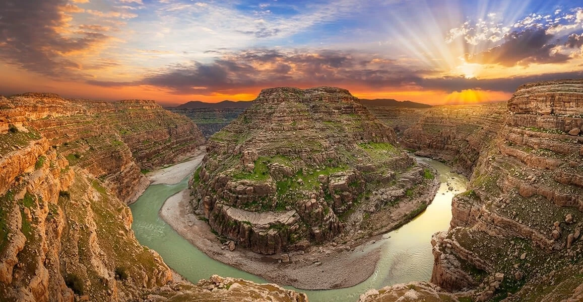 جاذبه های دیدنی دره شیرز