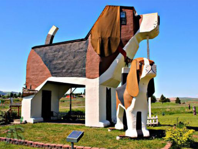 هتل سگ در حال پارس کردن