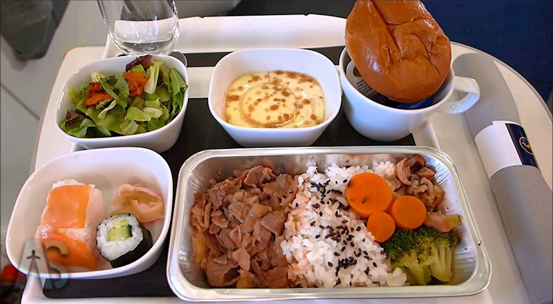 غذا نخوردن در طول پرواز برای سلامتی شما مضر است!