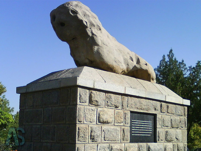 مجسمه شیر سنگی