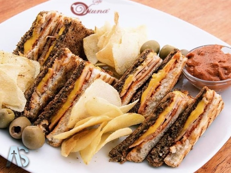 کافی شاپ برج میلاد