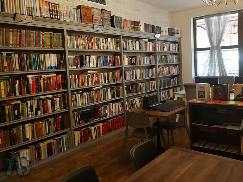 کافه کتاب آمه