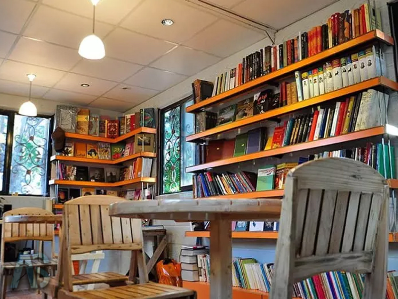 کافه کتاب پاتوق جوانی