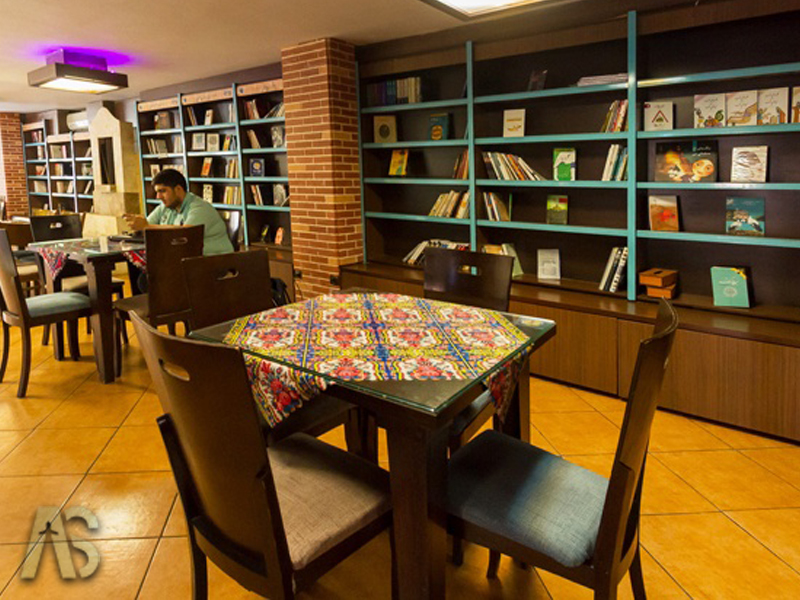 کافه کتاب کراسه