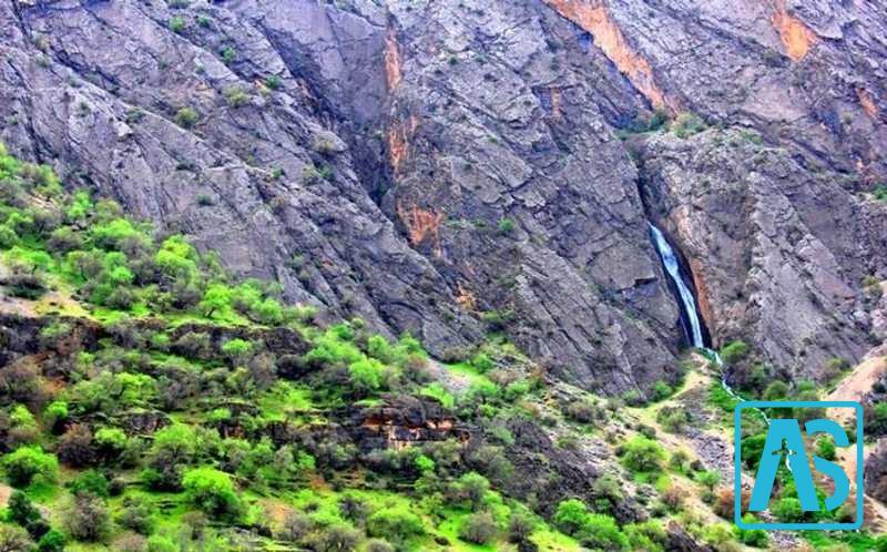 آبشار دره عشق شهر کرد